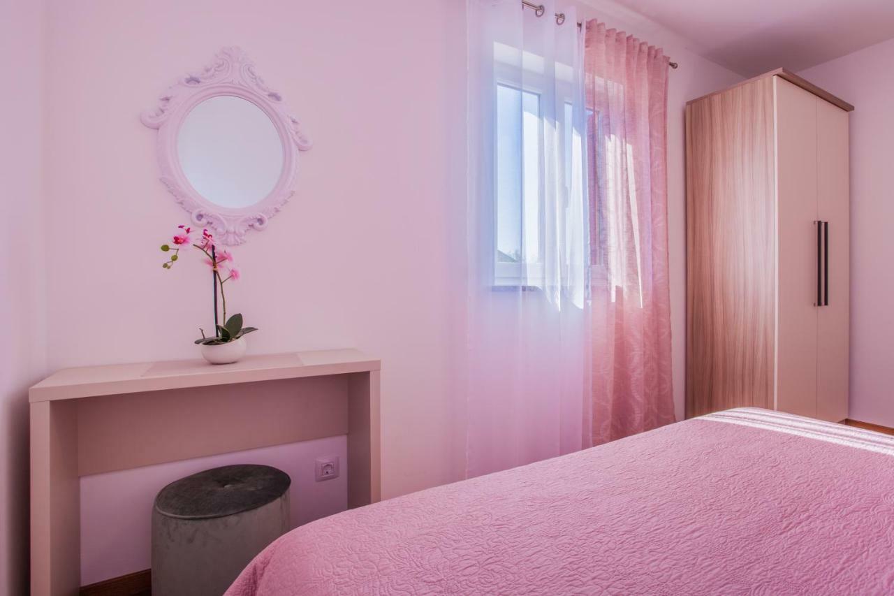 Apartman Madlen Cres Exterior foto