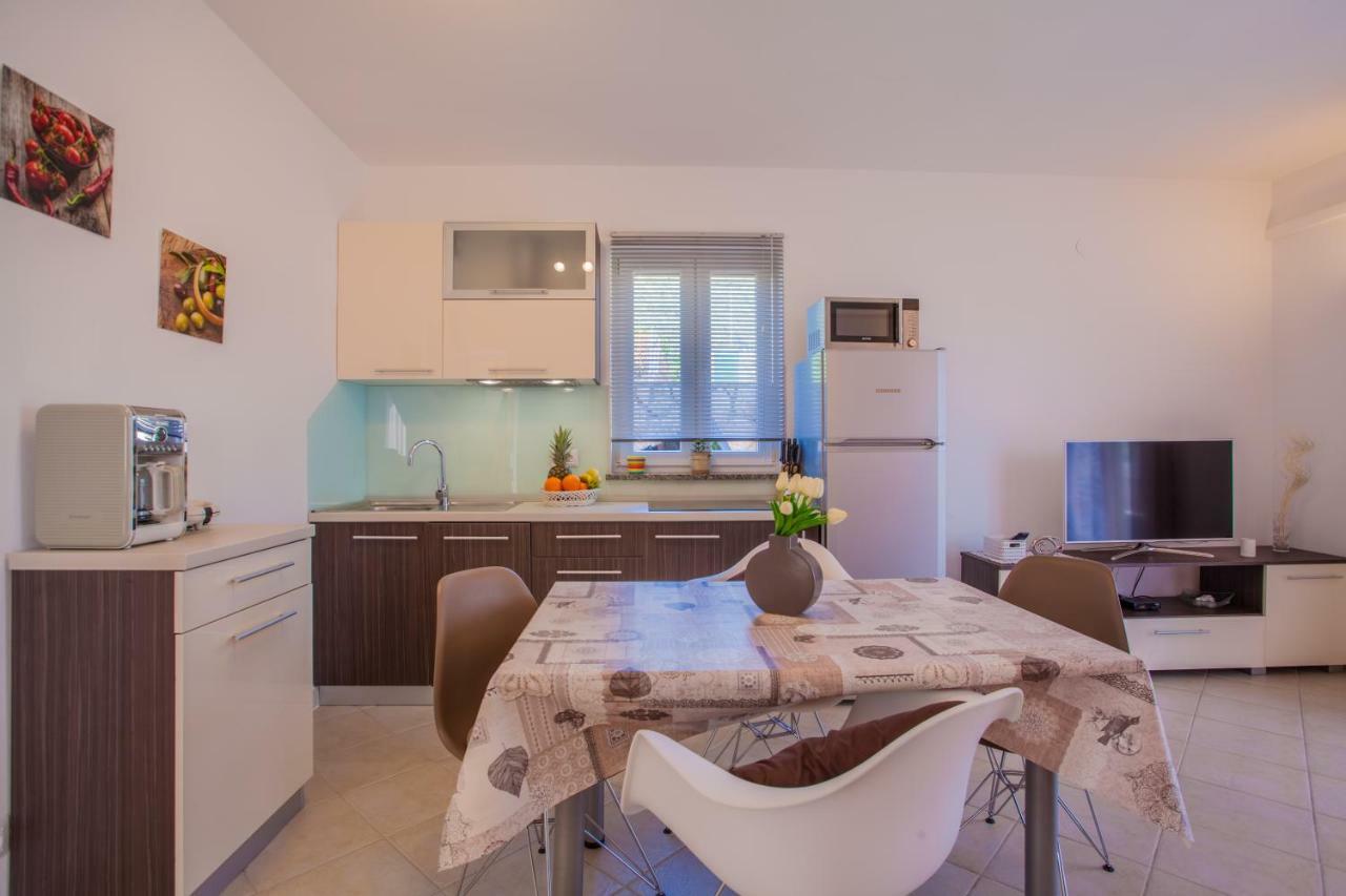 Apartman Madlen Cres Exterior foto
