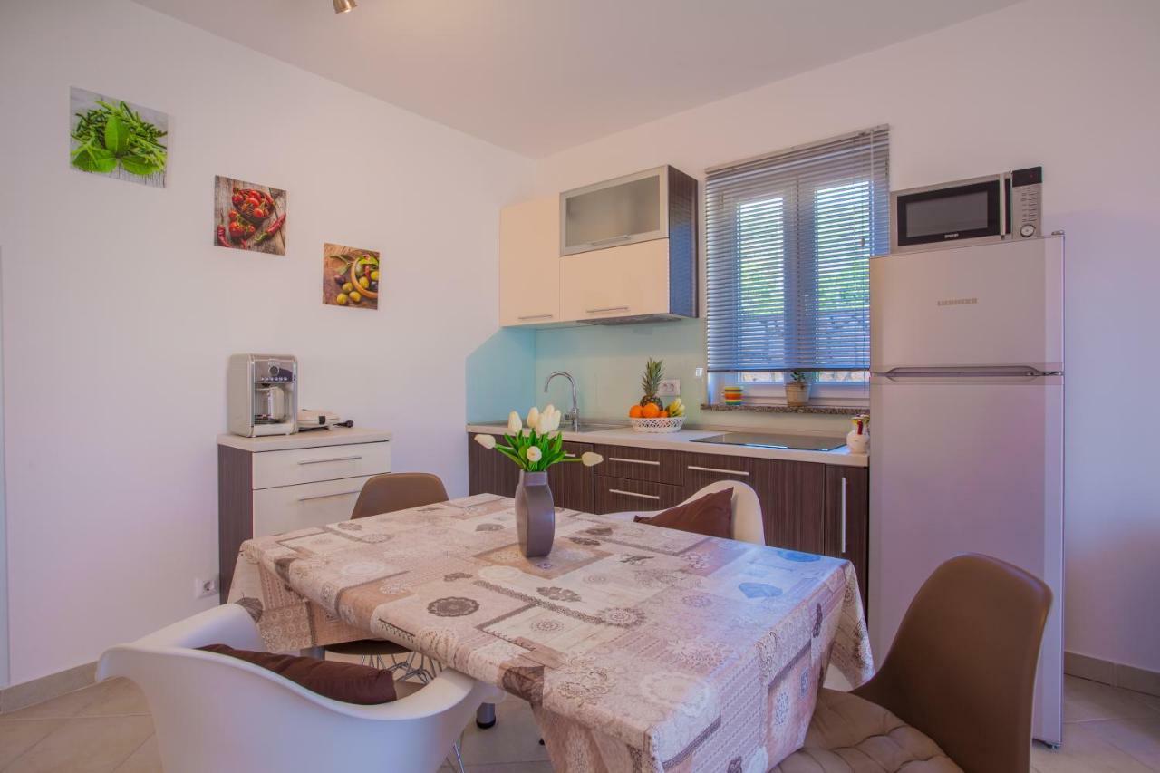 Apartman Madlen Cres Exterior foto