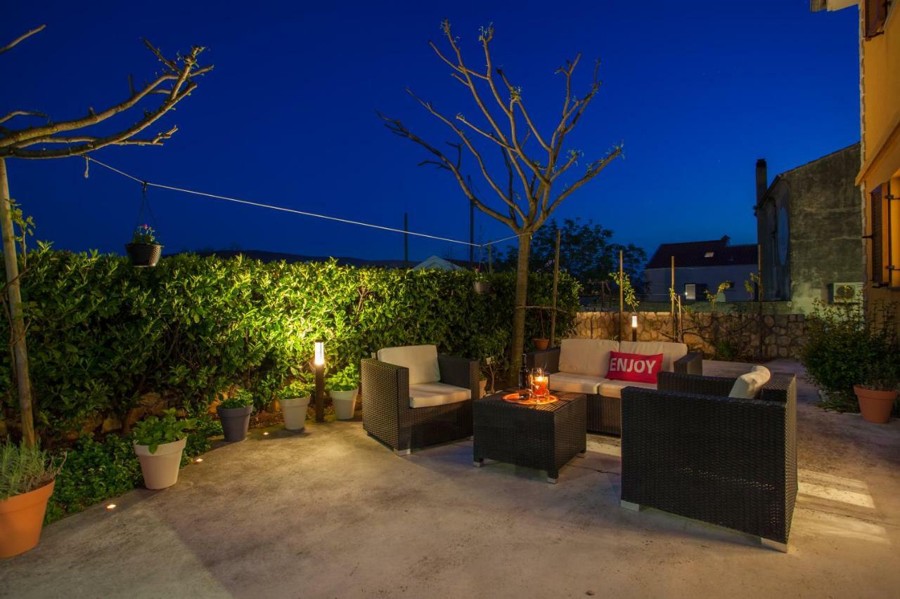 Apartman Madlen Cres Exterior foto