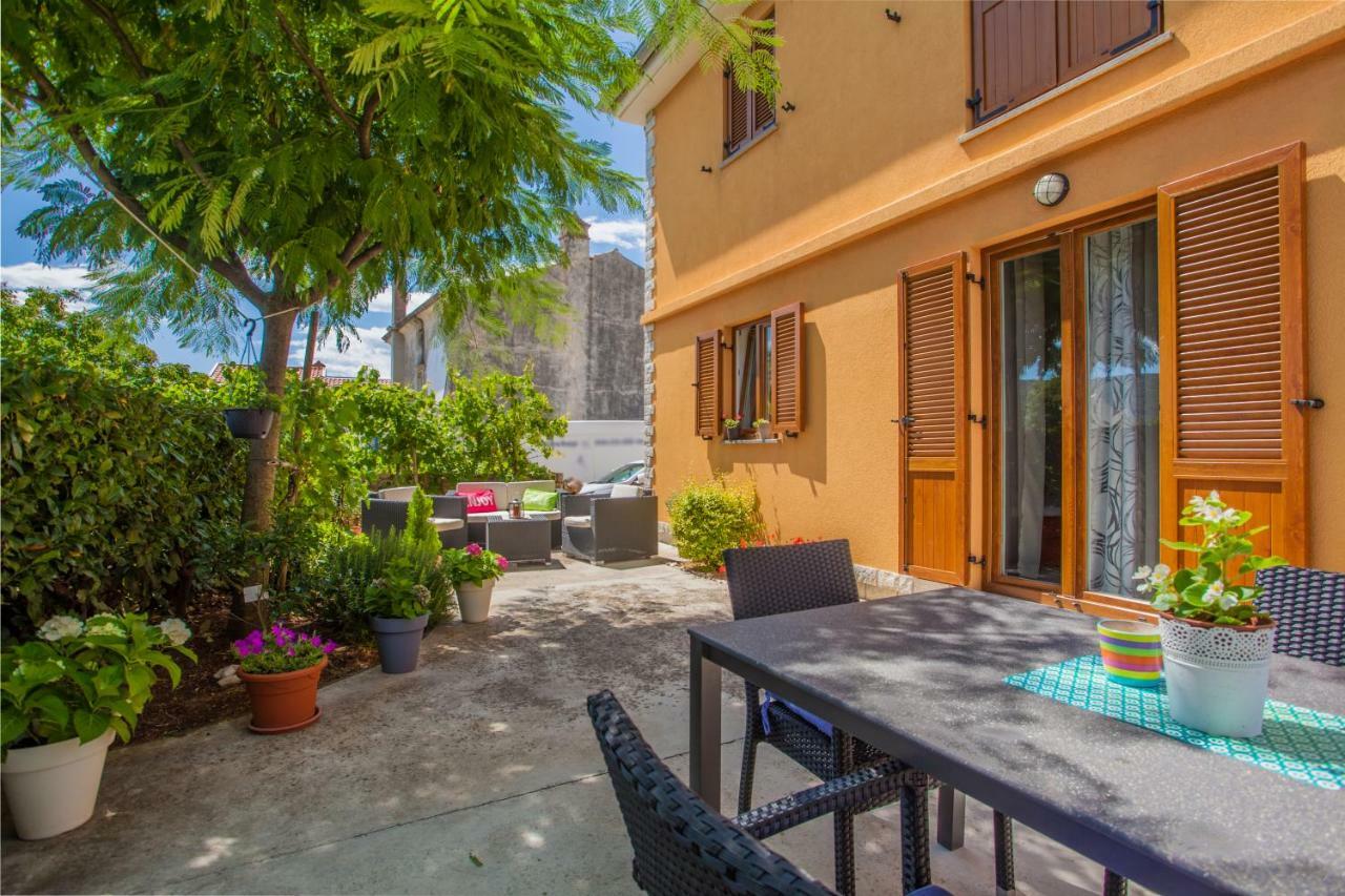 Apartman Madlen Cres Exterior foto
